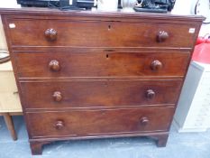 A GOOD QUALITY LATE GEORGIAN MAHOGANY CHEST OF FOUR GRADUATED DRAWERS.