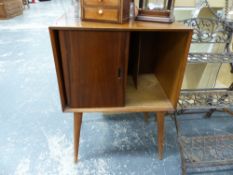 A MID CENTURY WALNUT RECORD CABINET.