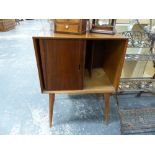 A MID CENTURY WALNUT RECORD CABINET.