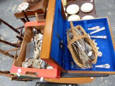 A QTY OF PLATED CUTLERY.