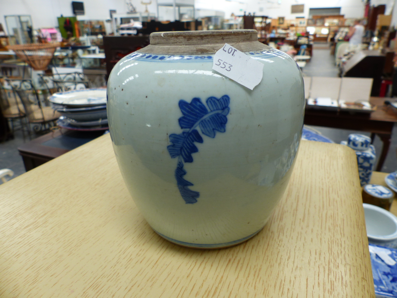 A QTY OF ORIENTAL AND OTHER BLUE AND WHITE CHINAWARES. - Image 4 of 33