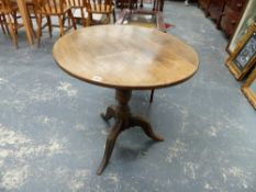 AN ANTIQUE OAK TILT TOP TRIPOD TABLE.