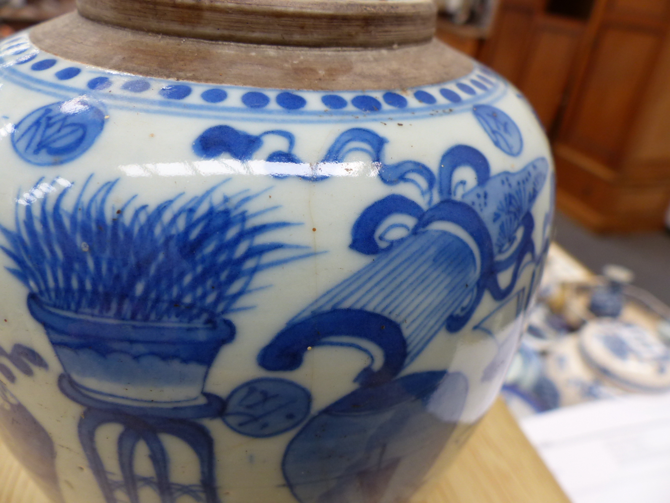 A QTY OF ORIENTAL AND OTHER BLUE AND WHITE CHINAWARES. - Image 12 of 33