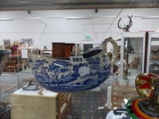 A COPELAND AND GARRET LATE SPODE TRANSFER WARE GRAVY BOAT.