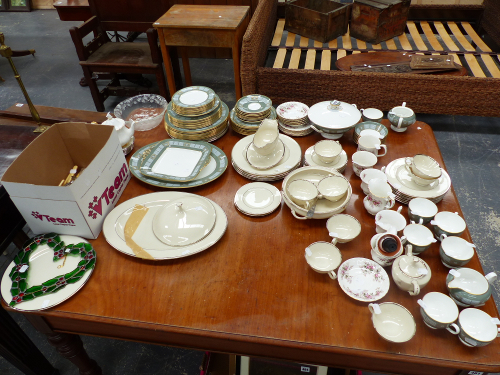 A WEDGWOOD ASIA PATTERN DINNER SERVICE, ROYAL ALBERT AND OTHER TEAWARES.