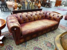 A LARGE BUTTON LEATHER UPHOLSTERED CHESTERFIELD SETTEE.