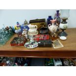 AN OIL LAMP AND A QTY OF COLLECTABLES.