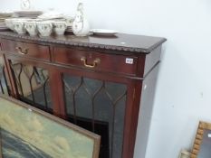 A GEORGIAN STYLE MAHOGANY DISPLAY CABINET.