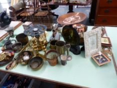 A QTY OF VARIOUS COPPER AND OTHER METALWARES.