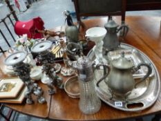 A QTY OF SILVERPLATED WARE.