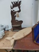 AN IRON SHILOUETTE SCULPTURE AND A FISH CHOPPING BOARD.