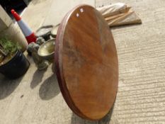 A WALNUT TILT TOP TRIPOD TABLE.