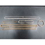 A 9ct GOLD ROPE NECKLACE TOGETHER WITH SILVER JEWELLERY, ETC.
