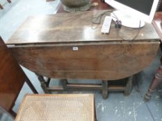 A GEORGIAN DROP LEAF DINING TABLE.