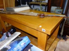 A LARGE OAK COFFEE TABLE.