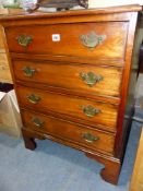 A SMALL ANTIQUE FOUR DRAWER MAHOGANY CHEST.