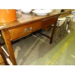 AN ANTIQUE OAK TWO DRAWER SIDE TABLE.