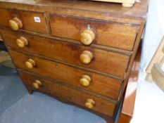 A SMALL GEORGIAN MAHOGANY CHEST OF DRAWERS.