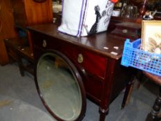 AN EDWARDIAN MAHOGANY DRESSING TABLE.