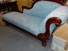 A VICTORIAN SHOW FRAME CHAISE LONGUE.