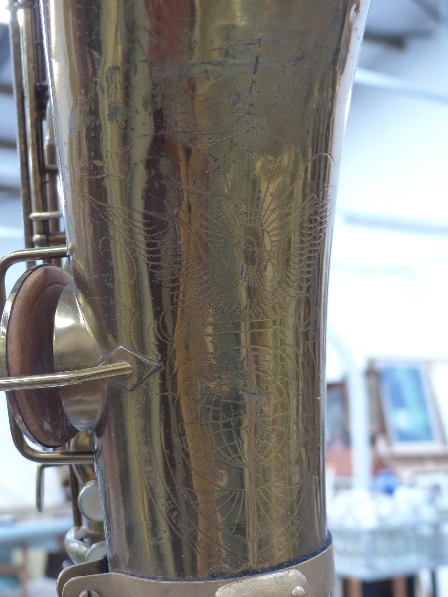 A GOOD BARITONE BRASS SAXOPHONE, PAN AMERICAN ELKHART IND.USA TOGETHER WITH A BEN DAVIS STREAMLINE - Image 15 of 17