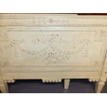 A CARVED AND PAINTED NEO CLASSICAL STYLE DAY BED WITH SWAG DECORATION.