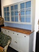 AN EARLY 20th.C.OAK AND PAINTED KITCHEN DRESSER WITH GLAZED PLATE RACK, OAK DRAWERS AND CUPBOARDS.