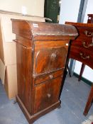 AN ANTIQUE STEEL TOLEWARE PAINTED FAUX FLAME MAHOGANY CAMPAIGN TYPE WASHSTAND TOGETHER WITH AN