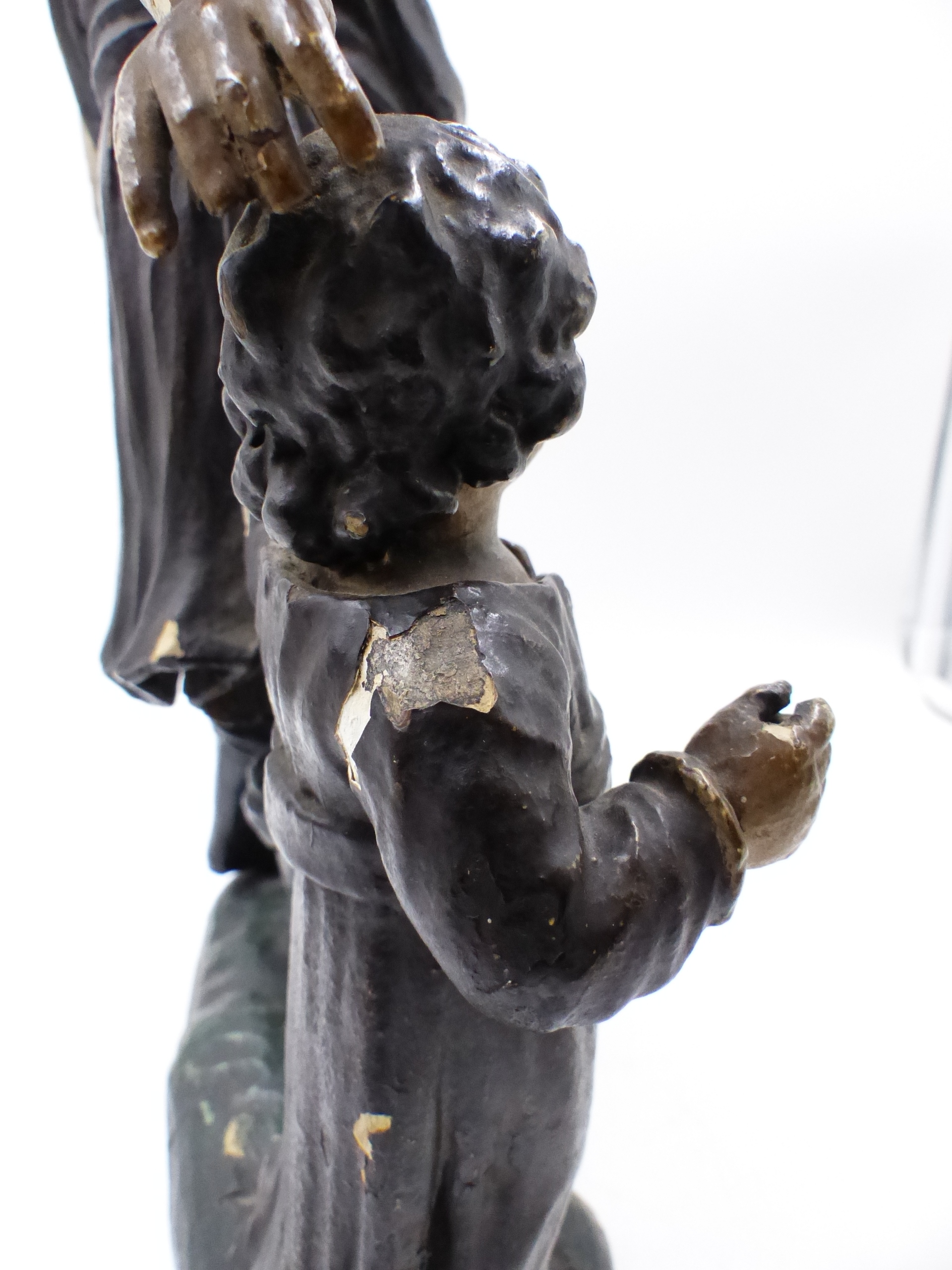 AN EARLY CARVED POLYCHROMED CONTINENTAL STANDING FIGURE OF AN ANGEL WITH A CHILD. H.38.5cms. - Bild 20 aus 25