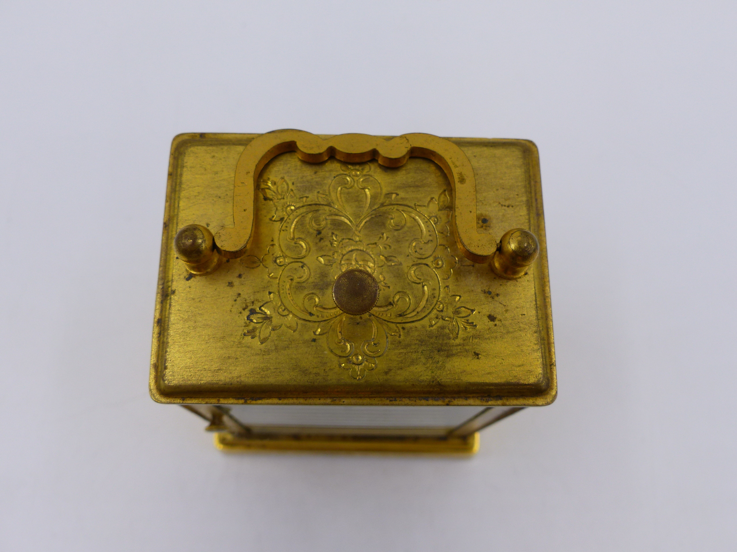 A SMALL GILT BRASS CASED DRESSING TABLE OR BEDSIDE CLOCK WITH ALARM AND PUSH 1/4 REPEAT BELL - Image 5 of 9