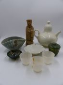 A COLLECTIVE GROUP OF ORIENTAL ITEMS TO INCLUDE HARDSTONE DRINKING VESSELS, EARLY POTTERY,ETC.