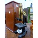 AN EARLY 20th.C.MONOCULAR MICROSCOPE BY BAUCHE & LOMB IN A MAHOGANY CASE.