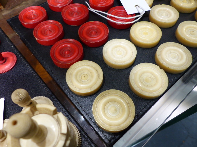 THREE ANTIQUE CARVED AND STAINED IVORY AND BONE BOARD GAME PIECES, TWO CHESS SETS AND A SET OF - Image 61 of 86