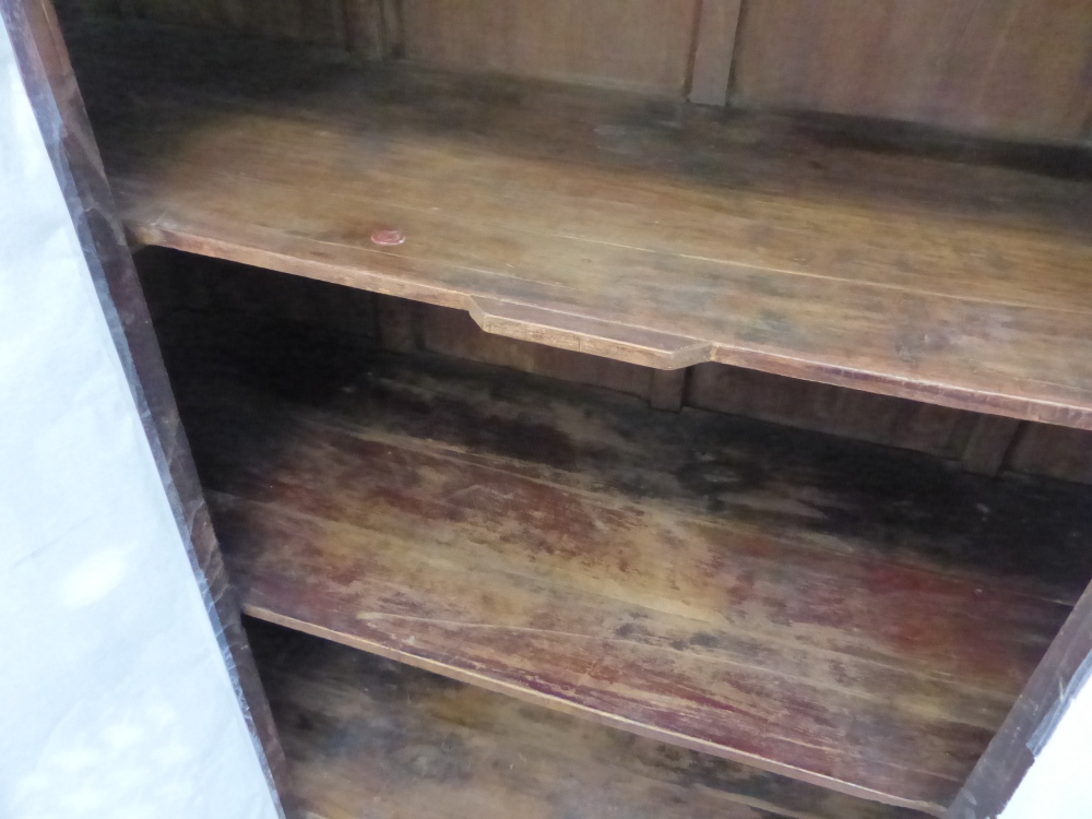 AN IMPRESSIVE CHINESE CARVED CABINET WITH TWO PIERCED PANEL DOORS ABOVE THREE BASE DRAWERS. H.166 - Image 18 of 29