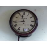 AN EARLY 19th.C.MAHOGANY CASED ROUND DIAL WALL CLOCK WITH SINGLE FUSEE MOVEMENT, THE DIAL SIGNED