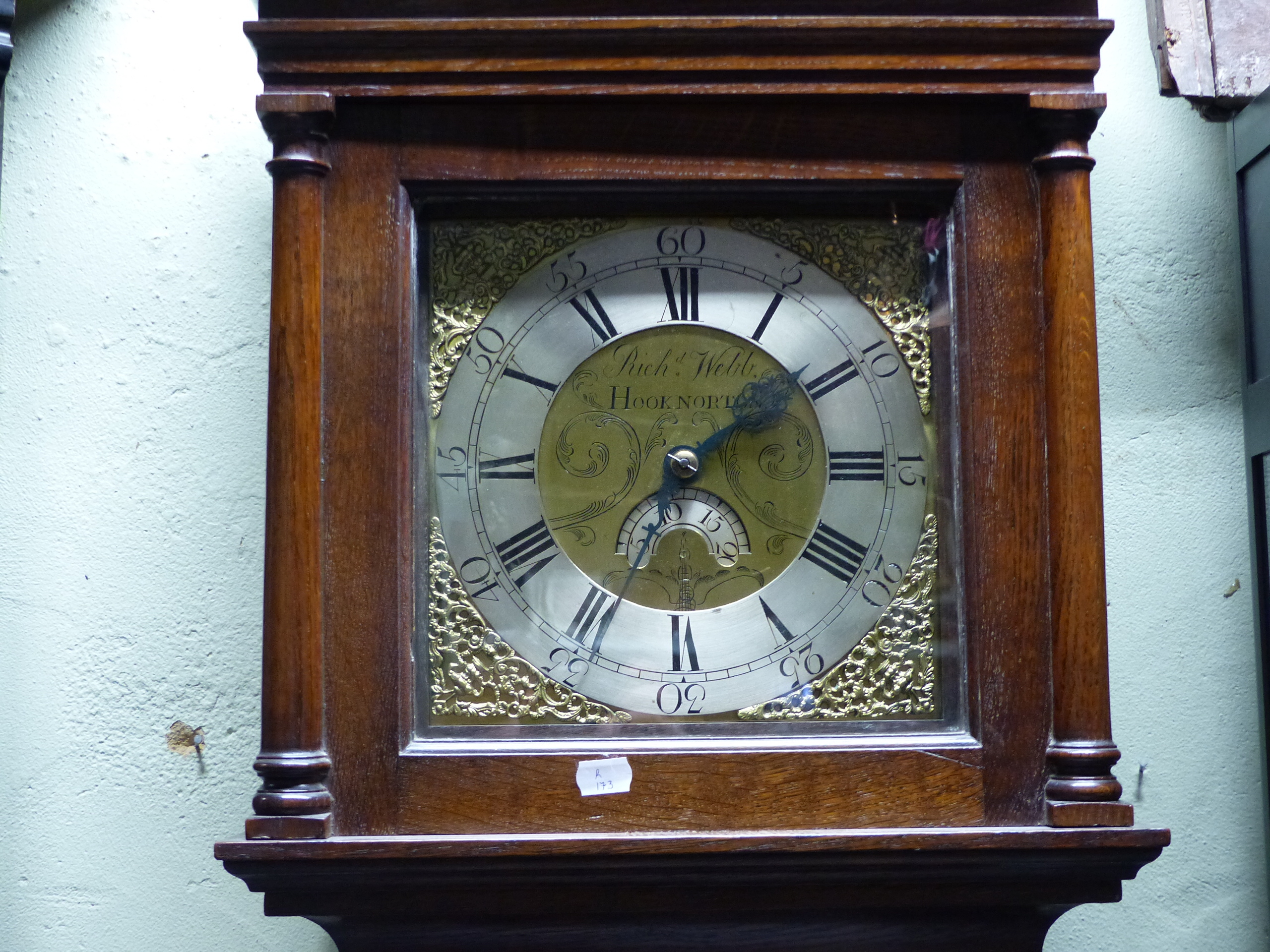 AN 18th.C.OAK CASED 30 HOUR LONG CASE CLOCK WITH BRASS DIAL SIGNED RICH.WEBB, HOOK NORTON. 9.5" - Image 2 of 3