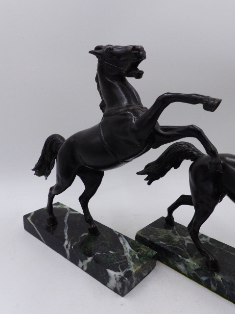 TWO ITALIAN GRAND TOUR BRONZE FIGURES OF PRANCING HORSES ON LATER MARBLE BASES. OVERALL H.24cms - Bild 6 aus 31