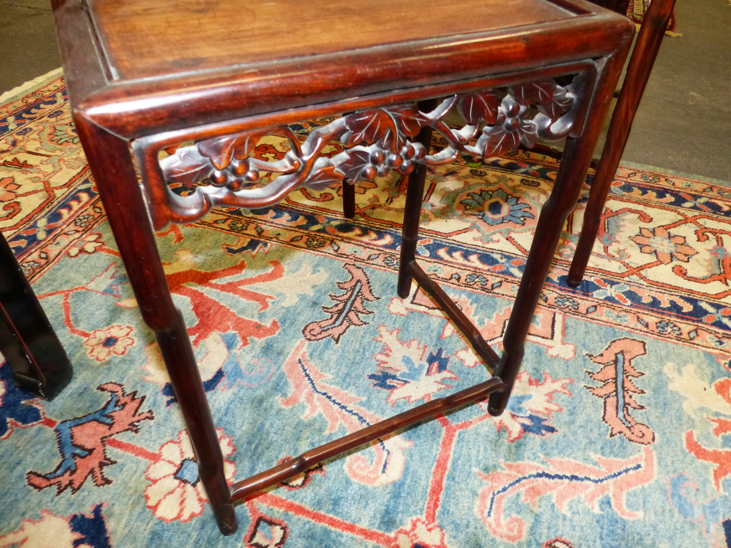 A NEST OF FOUR CHINESE CARVED HARDWOOD TABLES WITH PIERCED FOLIATE APRONS. - Image 14 of 19