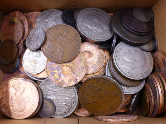 A BOX OF VARIOUS COINS.