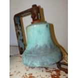 AN ANTIQUE BRONZE YARD BELL ON IRON HANGER. D.25cms.