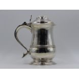 A GEORGE III LIDDED TANKARD, 1773, THOMAS WHIPHAM & CHARLES WRIGHT, APPROXIMATE HEIGHT 20cms,