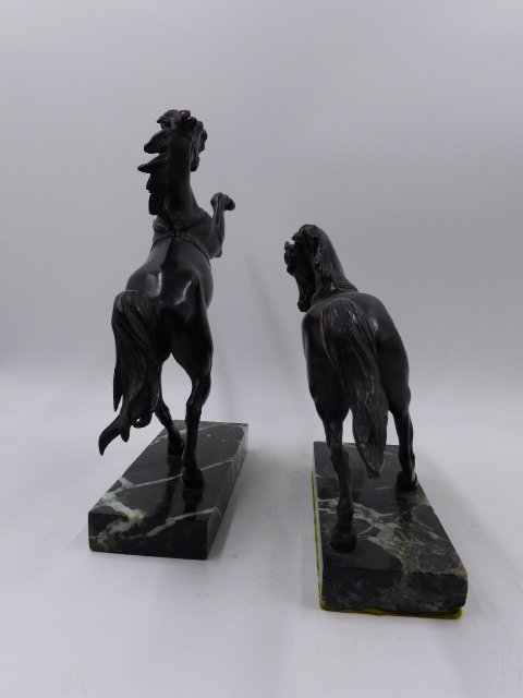 TWO ITALIAN GRAND TOUR BRONZE FIGURES OF PRANCING HORSES ON LATER MARBLE BASES. OVERALL H.24cms - Bild 8 aus 31