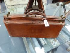 AN ANTIQUE LEATHER GLADSTONE TYPE BOWLING WOODS CARRYING CASE.