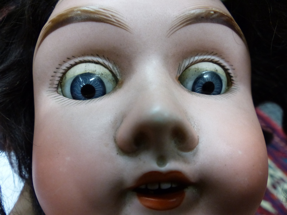 AN ANTIQUE MAX HANDWERKE BISQUE HEAD DOLL NO 283/29 WITH SLEEPING EYES AND JOINTED COMPOSITION BODAY - Image 95 of 96