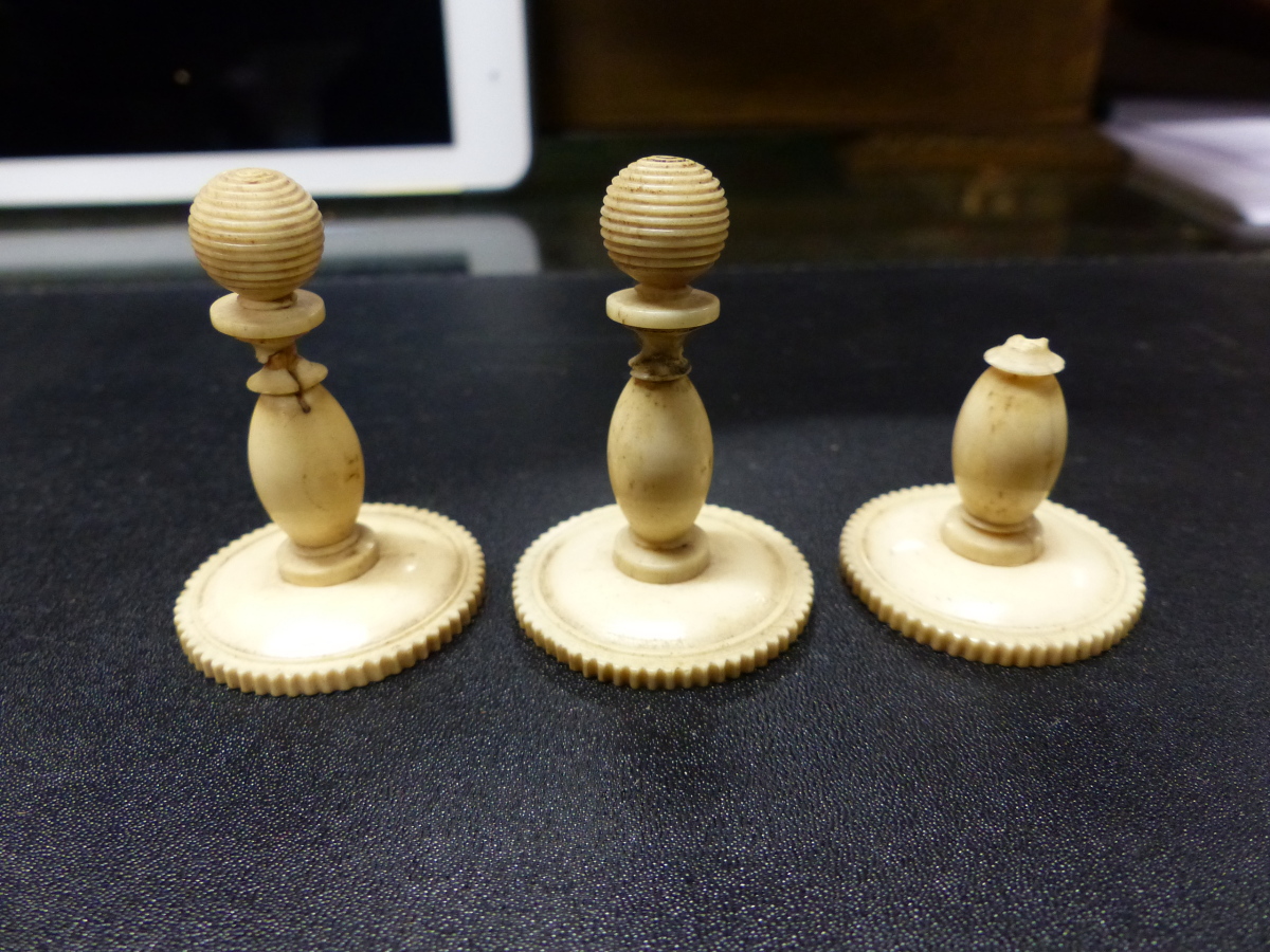 THREE ANTIQUE CARVED AND STAINED IVORY AND BONE BOARD GAME PIECES, TWO CHESS SETS AND A SET OF - Image 70 of 86