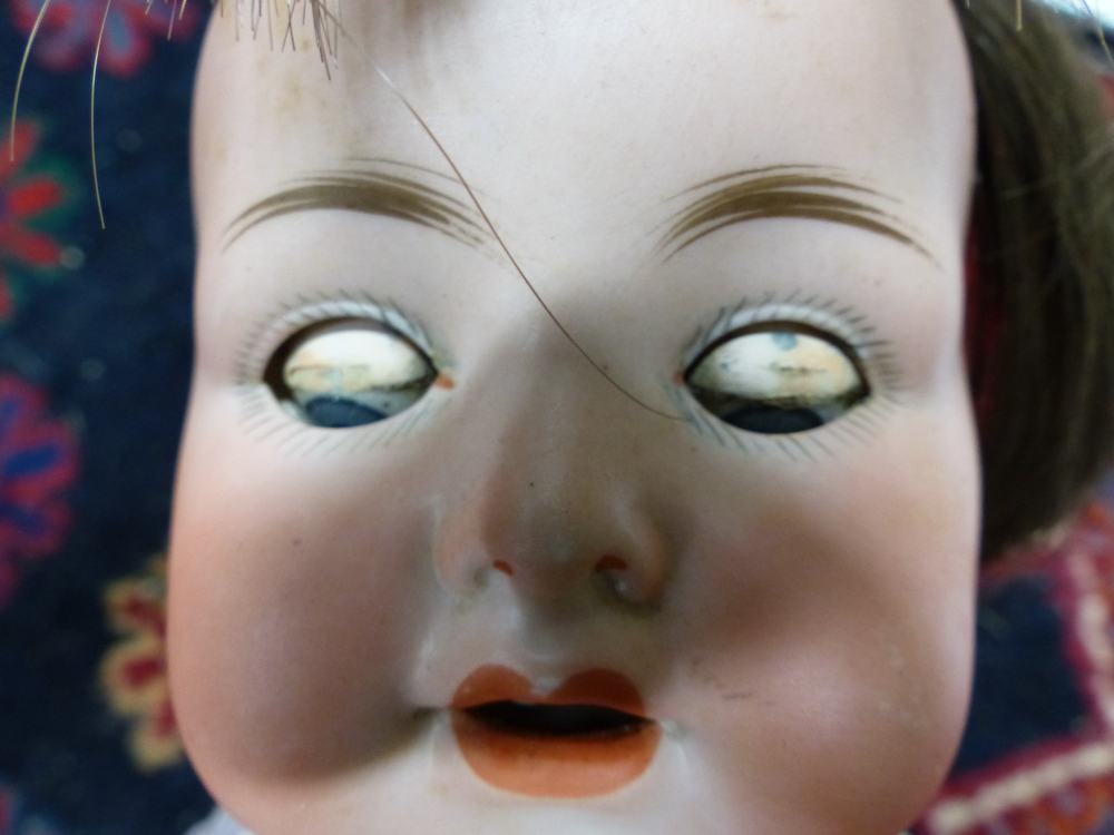 AN ANTIQUE MAX HANDWERKE BISQUE HEAD DOLL NO 283/29 WITH SLEEPING EYES AND JOINTED COMPOSITION BODAY - Image 40 of 96