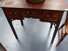 AN 18th.C.MAHOGANY LOW BOY WITH THREE FRIEZE DRAWERS ON SQUARE CHAMFERED LEGS. W.86cms.