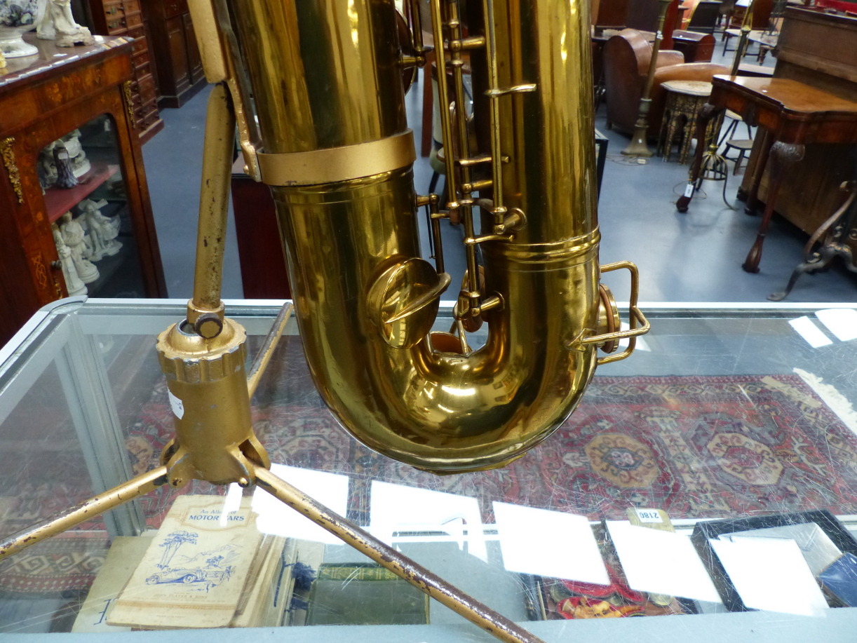 A GOOD BARITONE BRASS SAXOPHONE, PAN AMERICAN ELKHART IND.USA TOGETHER WITH A BEN DAVIS STREAMLINE - Image 10 of 17