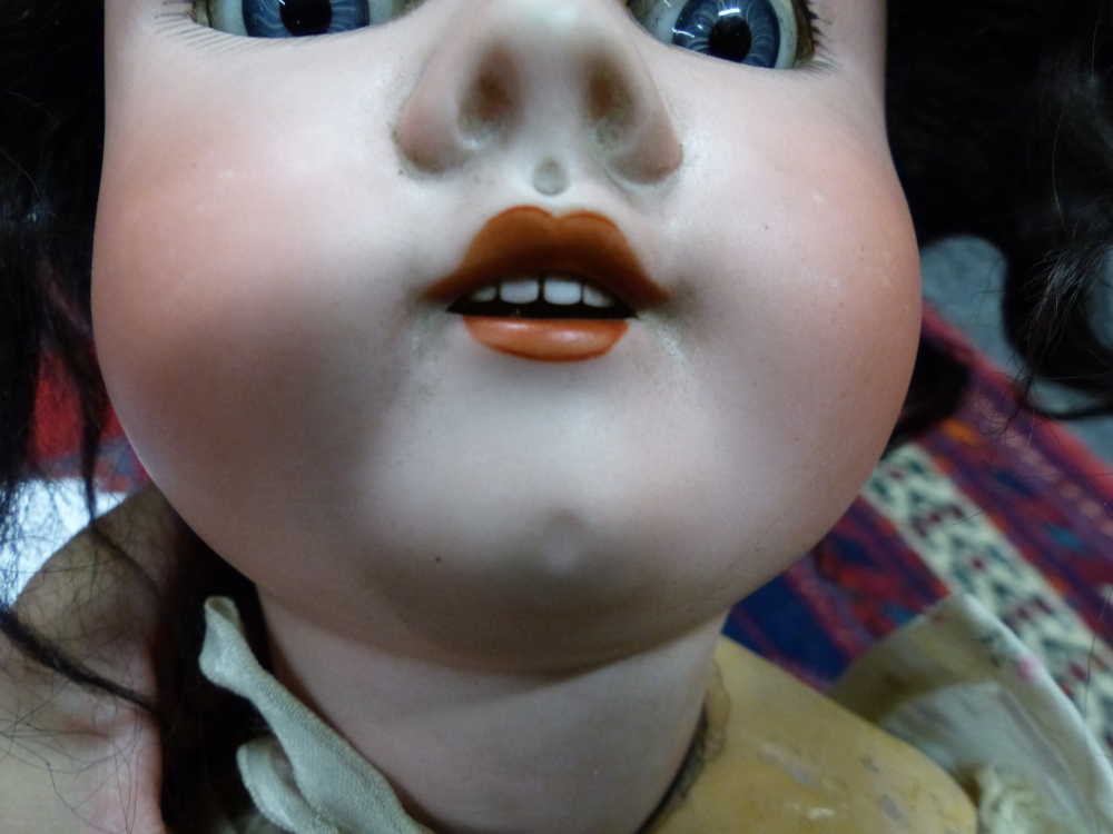 AN ANTIQUE MAX HANDWERKE BISQUE HEAD DOLL NO 283/29 WITH SLEEPING EYES AND JOINTED COMPOSITION BODAY - Image 96 of 96