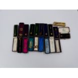 A BROAD SELECTION OF 9ct GOLD AND OTHER STICK PINS TO INCLUDE DIAMOND SET, SEAL ENGRAVED, ENAMELLED,